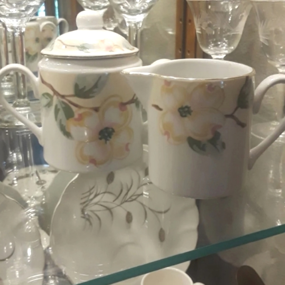 FAIRFIELD FINE CHINA SUGAR & CREAMER SET